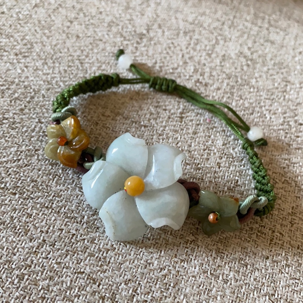 🪞 authentic jade gemstone beautiful flower carved bracelet